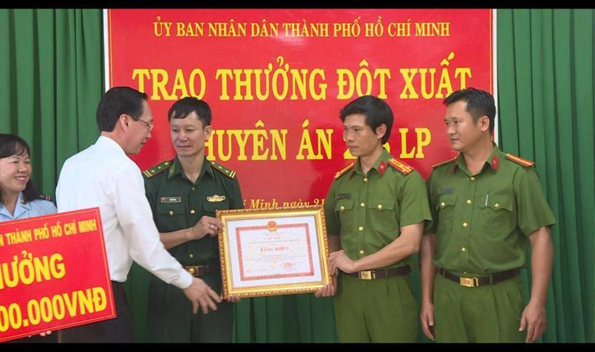 Thưởng nóng 100 triệu đồng cho các đơn vị phá chuyên án 300kg ma túy đá xuyên quốc gia Ảnh 1