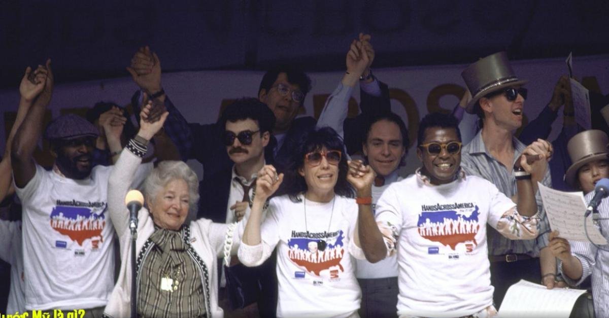 Phong trào Hands Across America 1986 được ẩn dụ trong phim kinh dị 'Us - Chúng ta' Ảnh 3