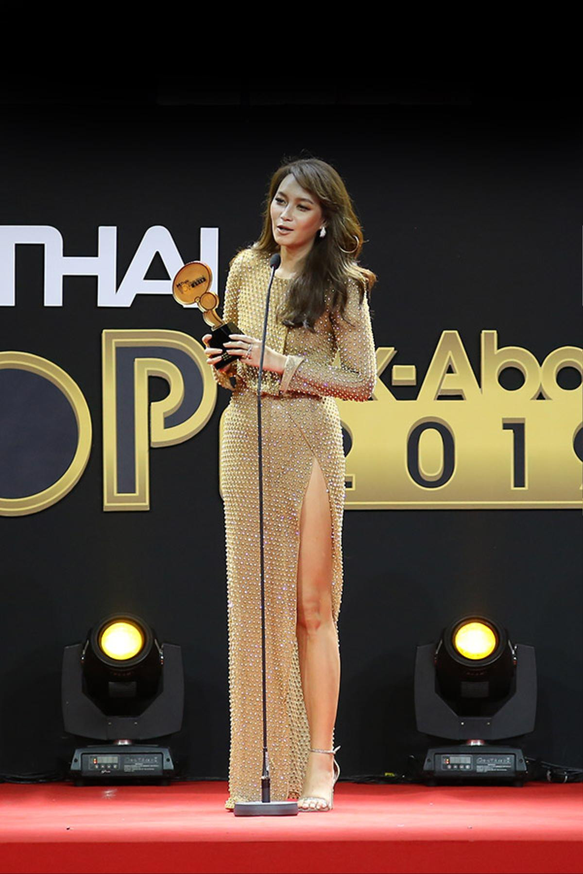 Dàn sao Thái Lan Bee Namthip, Bella Ranee, 9by, Weir Sukollawat 'đọ sắc' tại thảm đỏ MThai Top Talk-About 2019 Ảnh 19