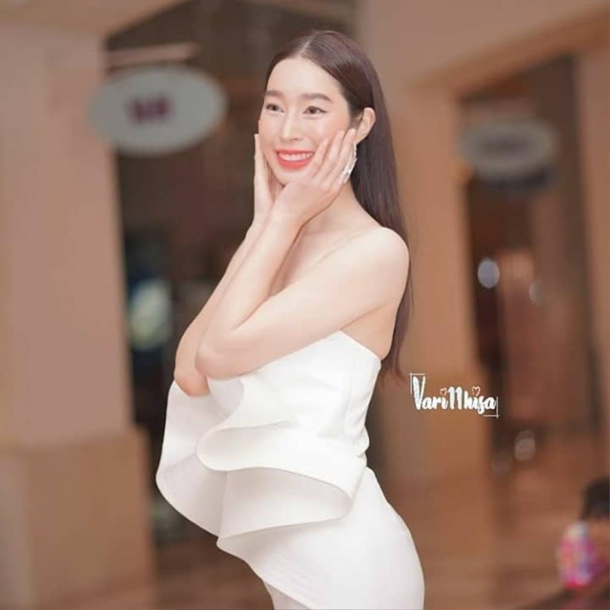 Dàn sao Thái Lan Bee Namthip, Bella Ranee, 9by, Weir Sukollawat 'đọ sắc' tại thảm đỏ MThai Top Talk-About 2019 Ảnh 6