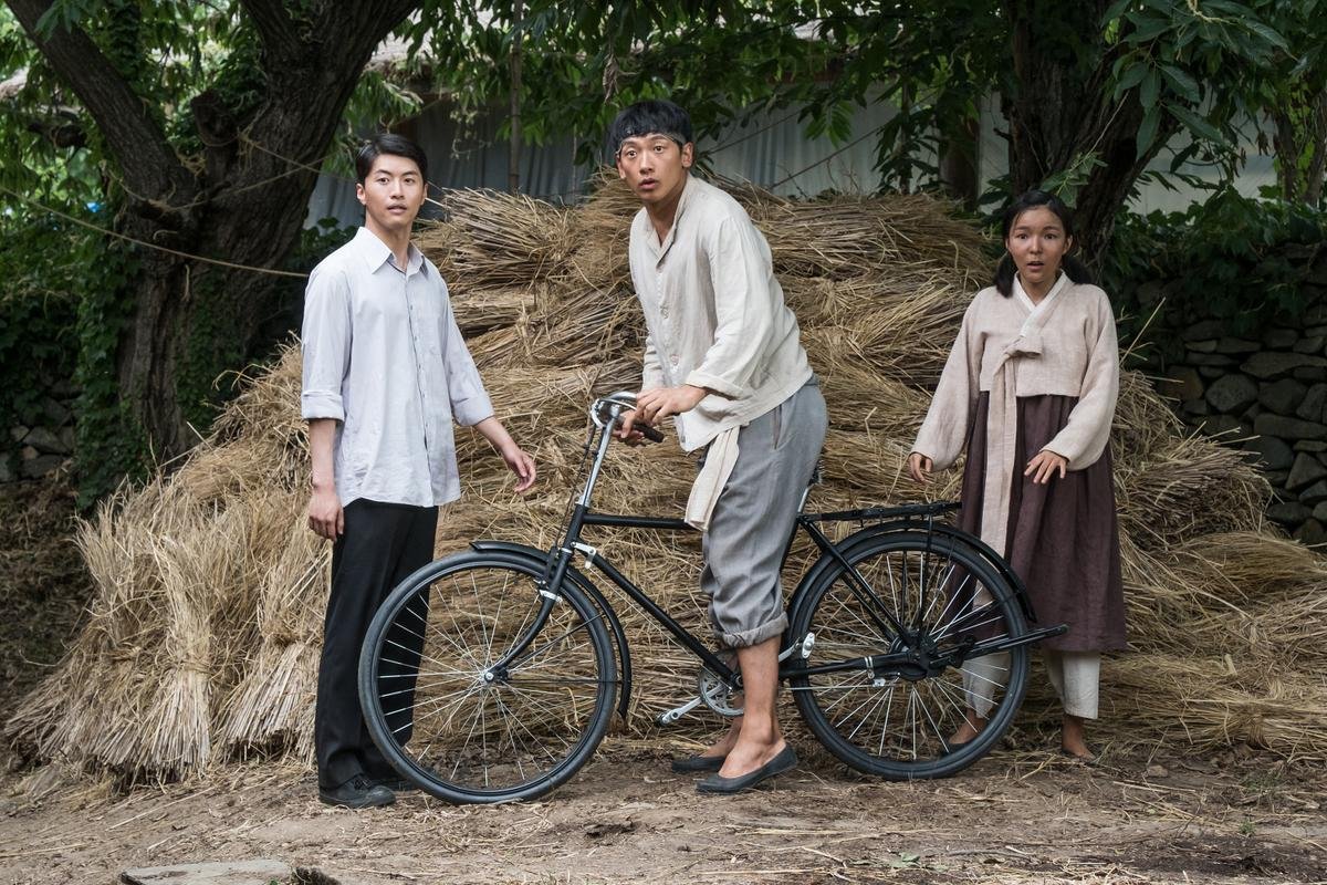 'Ông hoàng đường đua - Um Bok Dong': Hơn cả cuộc đua xe đạp là hy vọng và niềm tin của một dân tộc Ảnh 4