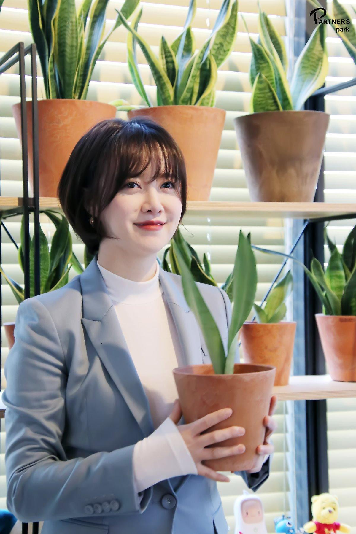 'Nàng cỏ' Goo Hye Sun trẻ đẹp bấp chấp tựa gái 18, tỏa sáng trong hành trình tình nguyện ở Châu Phi Ảnh 24