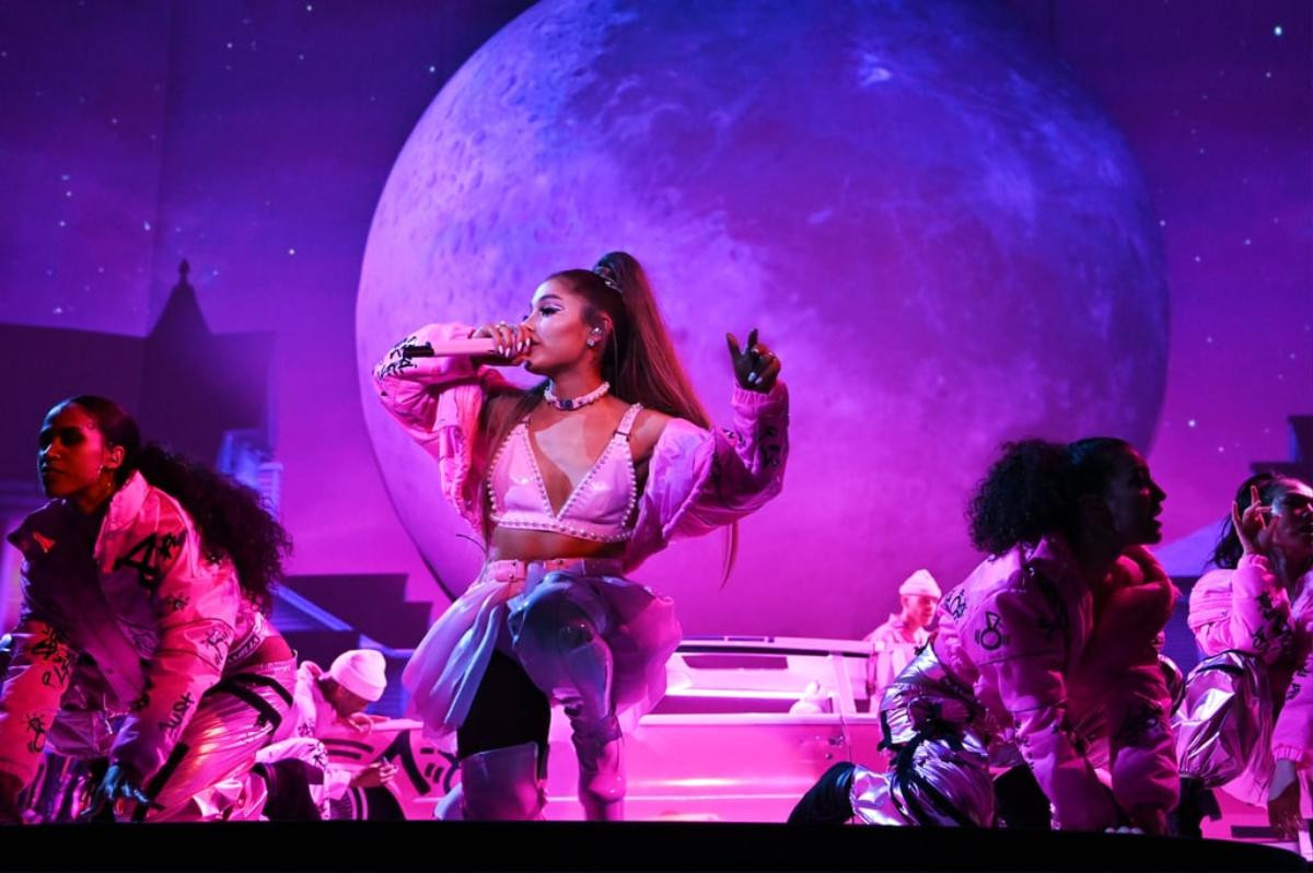 Danh sách 'khách hàng thân thiết' diện đồ NTK Việt tại concert: Ariana Grande, Katy Perry, Nicki Minaj và… Ảnh 8