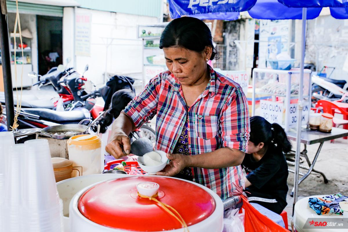 Hơn 20 năm 'gánh tàu hũ truyền thuyết' lưu giữ kỷ niệm cho bao thế hệ sinh viên Làng Đại học Ảnh 1