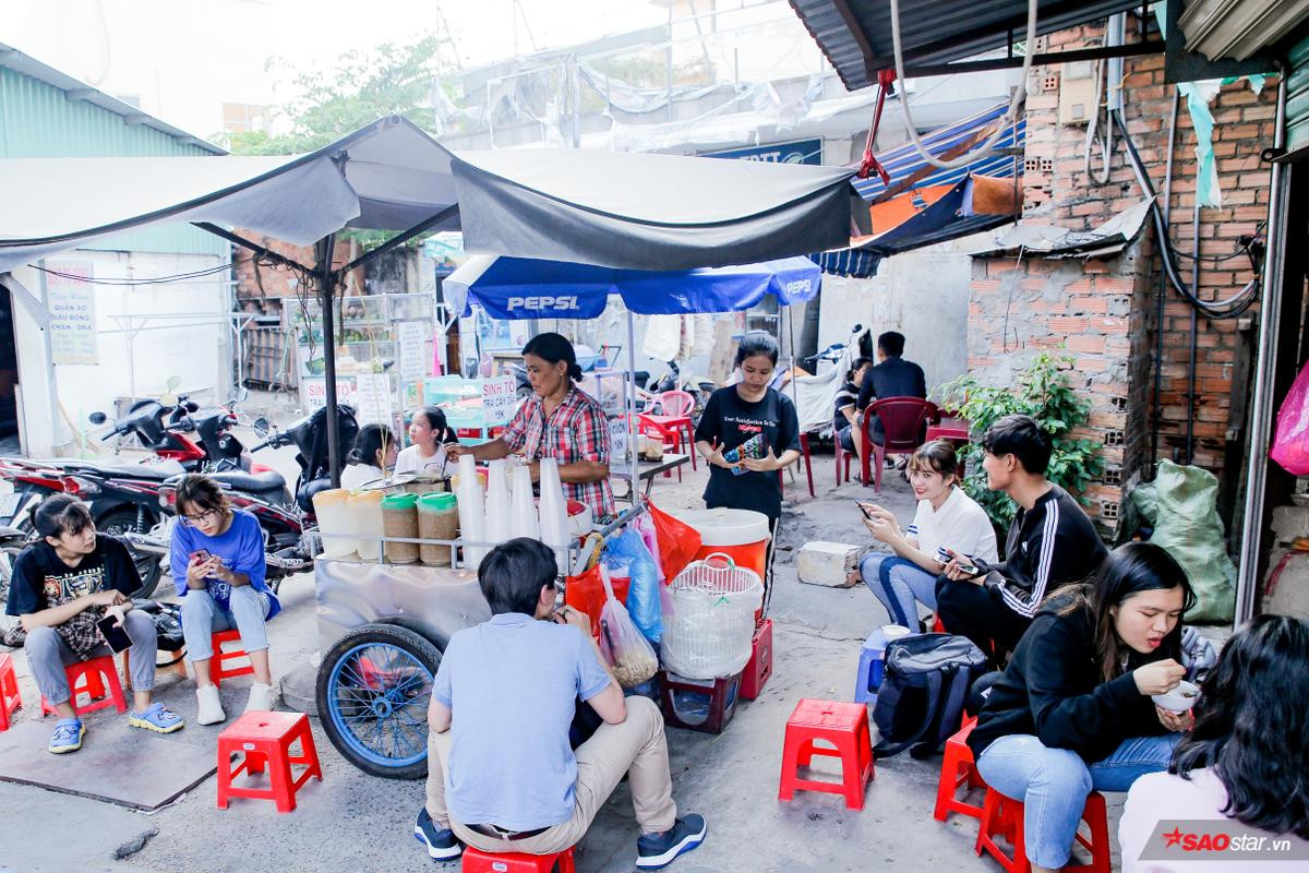 Hơn 20 năm 'gánh tàu hũ truyền thuyết' lưu giữ kỷ niệm cho bao thế hệ sinh viên Làng Đại học Ảnh 3