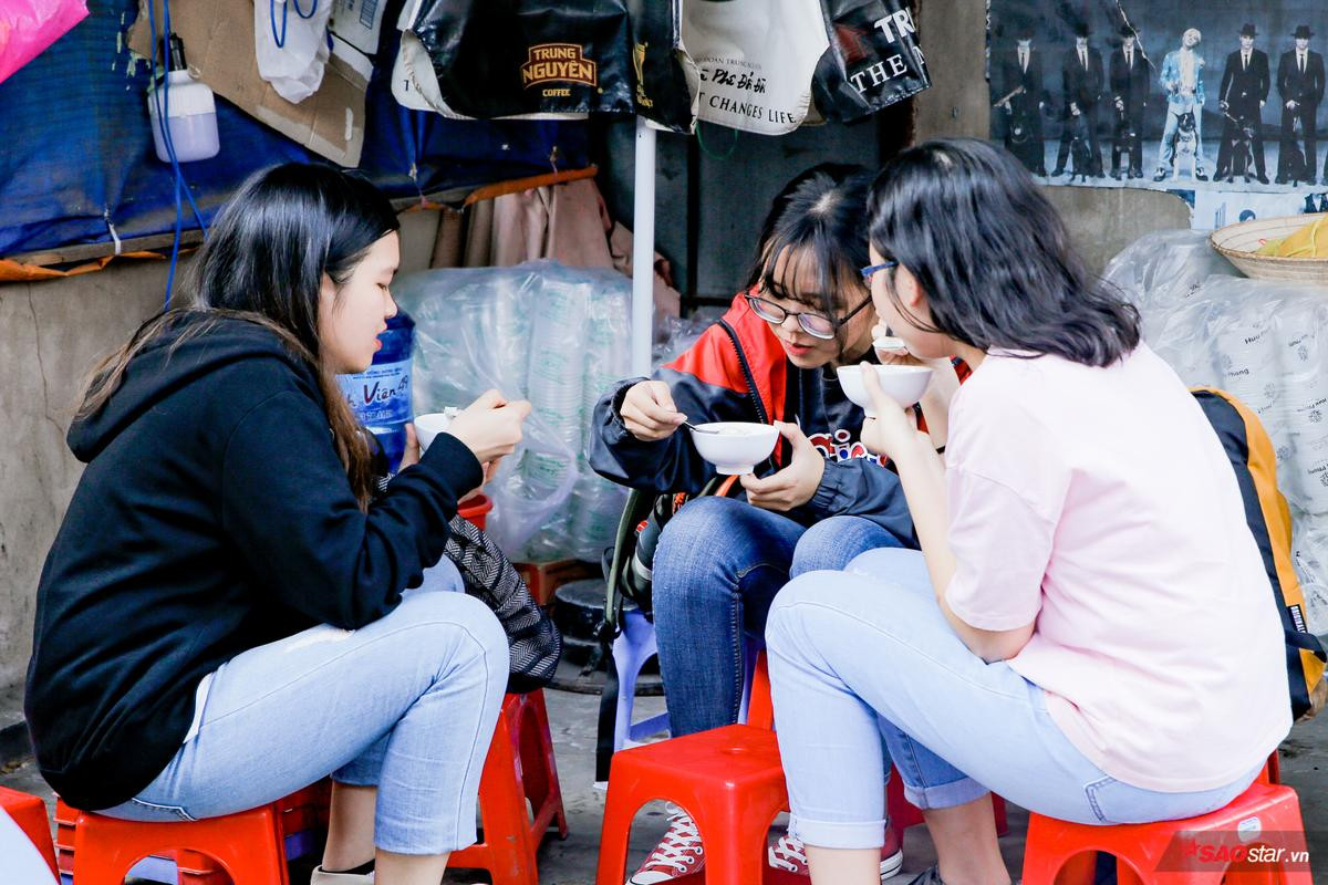 Hơn 20 năm 'gánh tàu hũ truyền thuyết' lưu giữ kỷ niệm cho bao thế hệ sinh viên Làng Đại học Ảnh 2