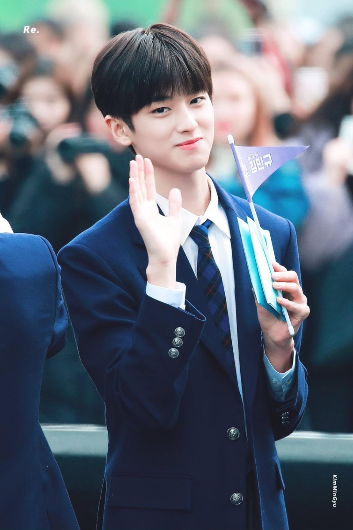 Phát cuồng vì 'nam thần' của PRODUCE X 101 xinh trai như Hwang Min Hyun (WANNA ONE) và Jin (BTS) Ảnh 2