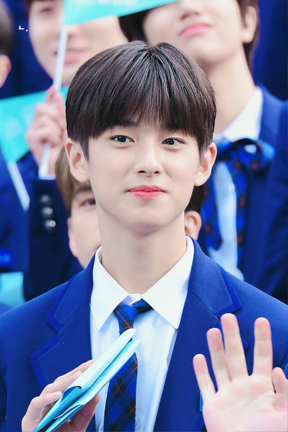 Phát cuồng vì 'nam thần' của PRODUCE X 101 xinh trai như Hwang Min Hyun (WANNA ONE) và Jin (BTS) Ảnh 3