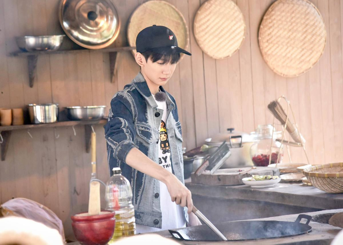 Biên đạo CCTV lên tiếng bảo vệ Vương Nguyên (TFBOYS) khi bị fan Dương Siêu Việt nhục mạ Ảnh 13