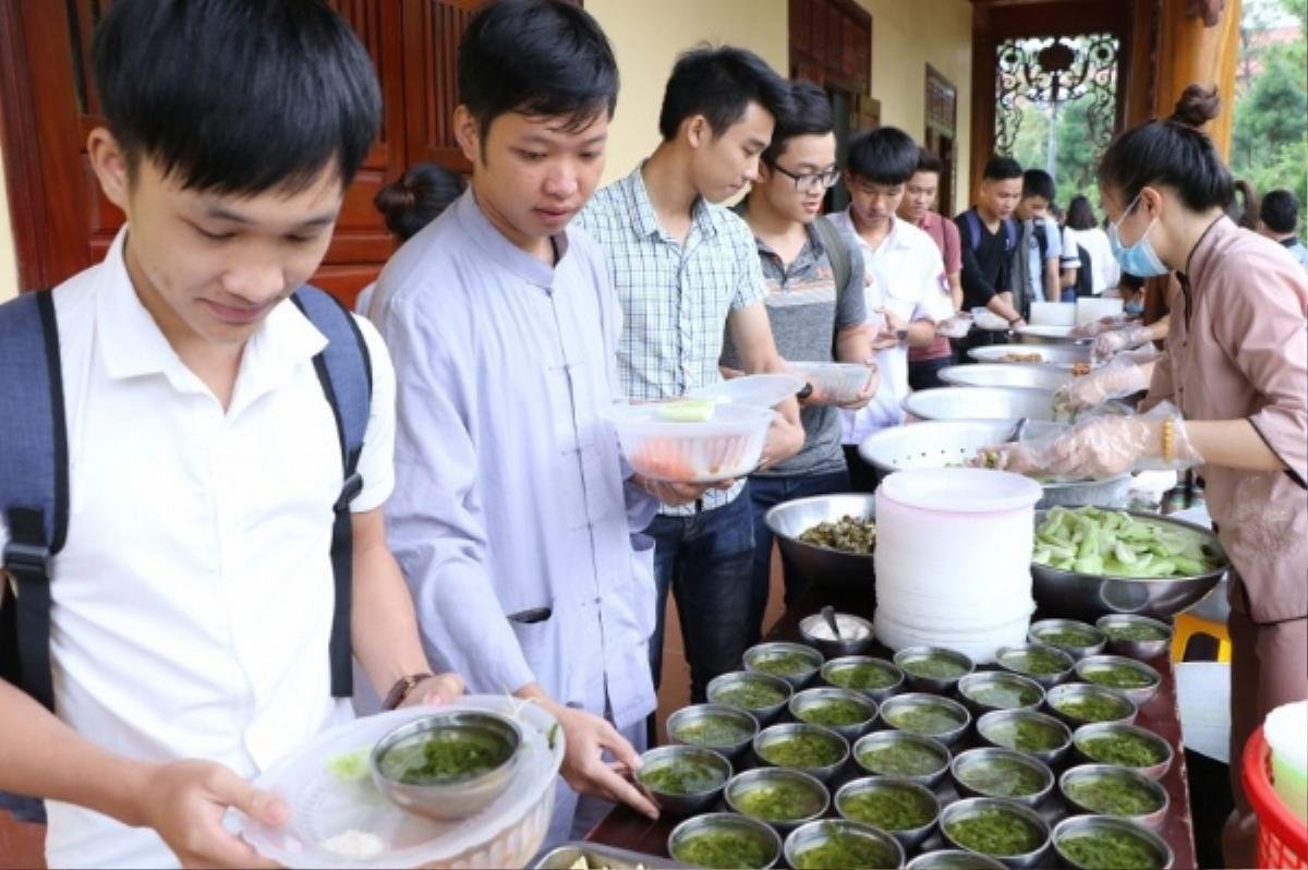 Khóa tu mùa hè của chùa Ba Vàng có gì mà suốt 10 năm, mỗi năm thu hút hàng nghìn sinh viên đến dự? Ảnh 6