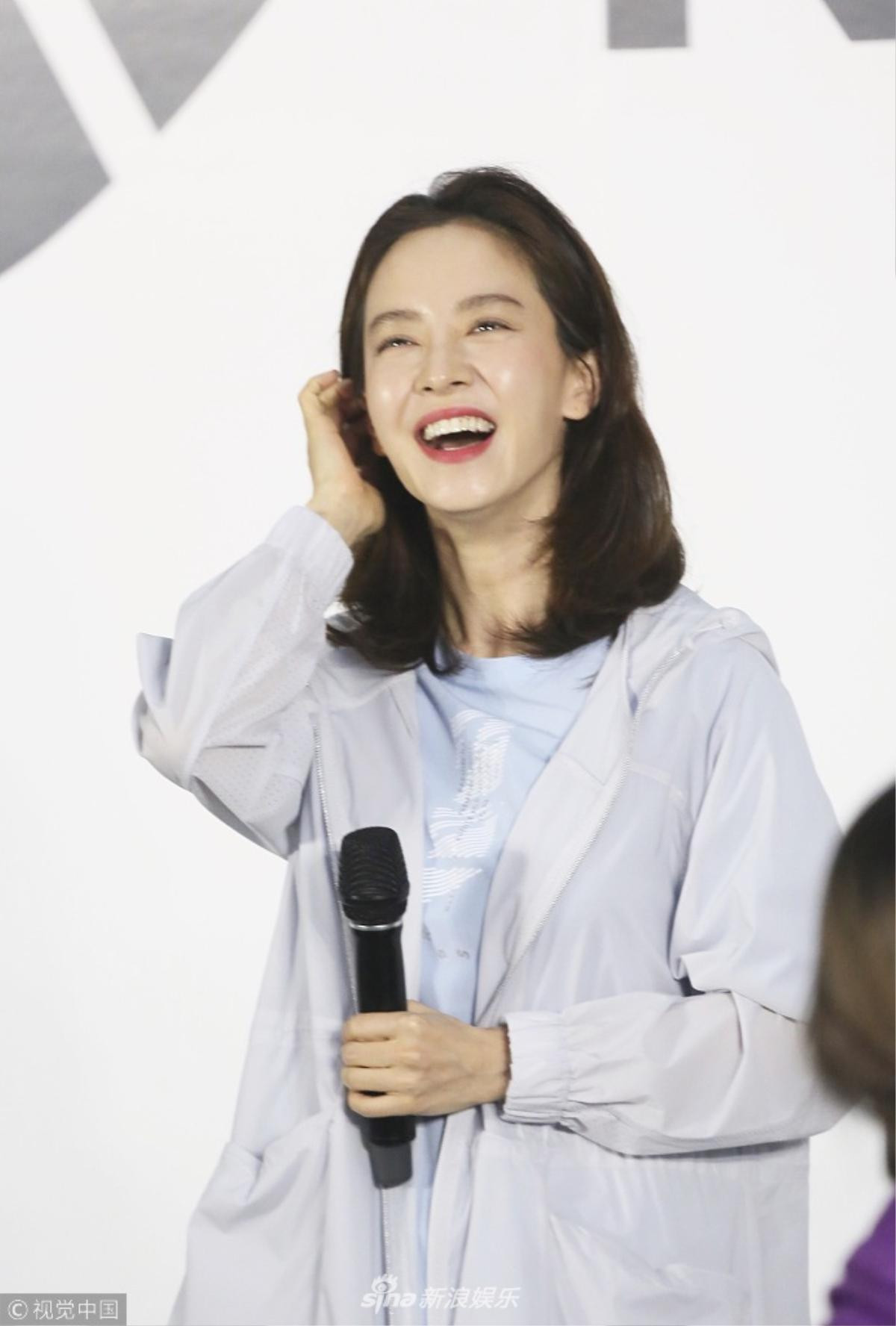 Vô vàn biểu cảm đáng yêu, khoảnh khắc hóa nữ thần của 'mợ ngố' Song Ji Hyo tại sự kiện ở Trung Quốc Ảnh 14