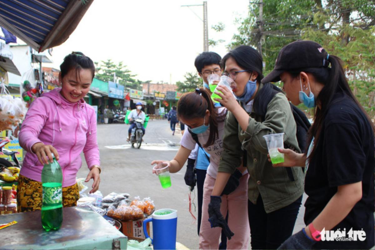 Sinh viên Sài Gòn cùng nhau đi dọn rác Ảnh 5