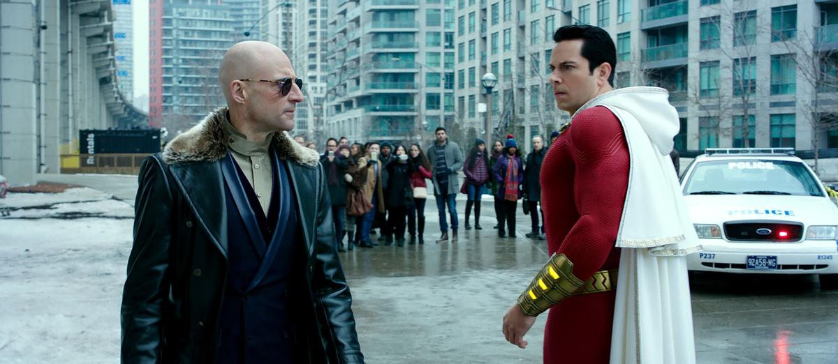 Review 'Shazam!': Cuộc phiêu lưu siêu anh hùng đầy vui nhộn và khác biệt so với những tác phẩm trước của DC Ảnh 4