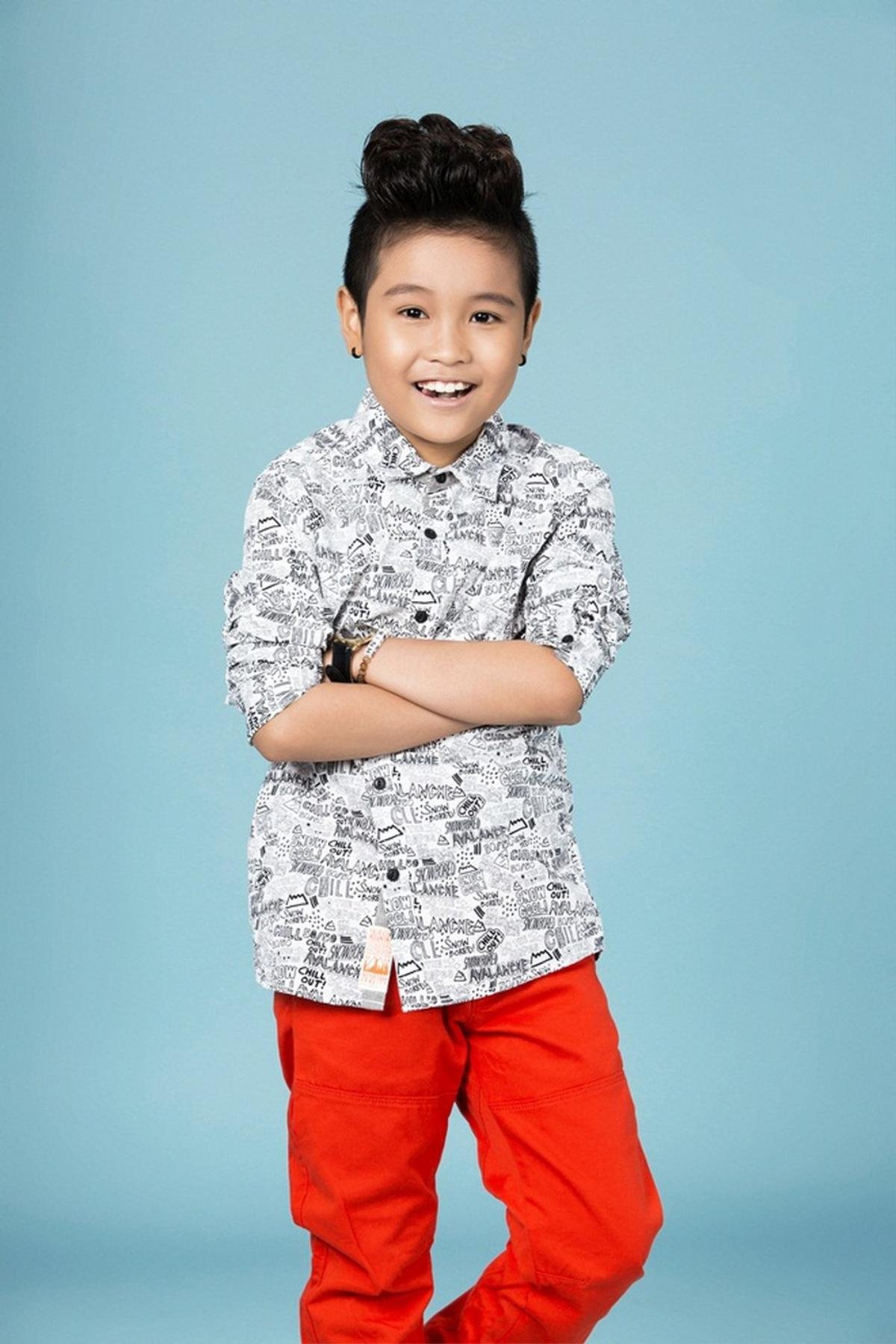 Trước thềm The Voice Kids 2019, điểm lại loạt tiết mục 'Giấu mặt' ấn tượng của các cựu Quán quân tài năng nhé! Ảnh 5