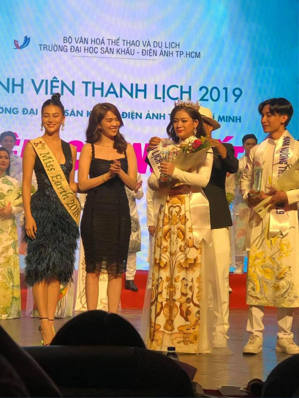 Miss Earth Phương Khánh bất ngờ đọ sắc với 'chị gái nuôi' Ngọc Trinh sau 5 năm xa cách, fan được phen nhốn nháo Ảnh 3