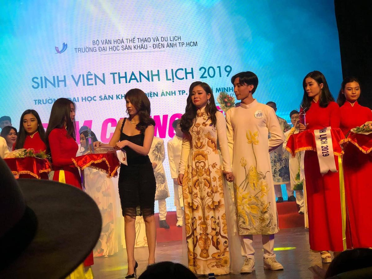 Miss Earth Phương Khánh bất ngờ đọ sắc với 'chị gái nuôi' Ngọc Trinh sau 5 năm xa cách, fan được phen nhốn nháo Ảnh 4