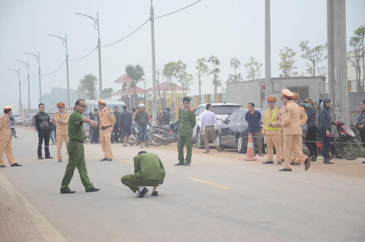 Nhà sư cầu siêu cho 7 nạn nhân sau vụ tai nạn kinh hoàng xe khách lao vào đoàn người đưa tang Ảnh 6