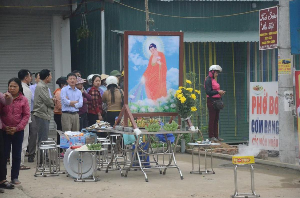 Nhà sư cầu siêu cho 7 nạn nhân sau vụ tai nạn kinh hoàng xe khách lao vào đoàn người đưa tang Ảnh 3