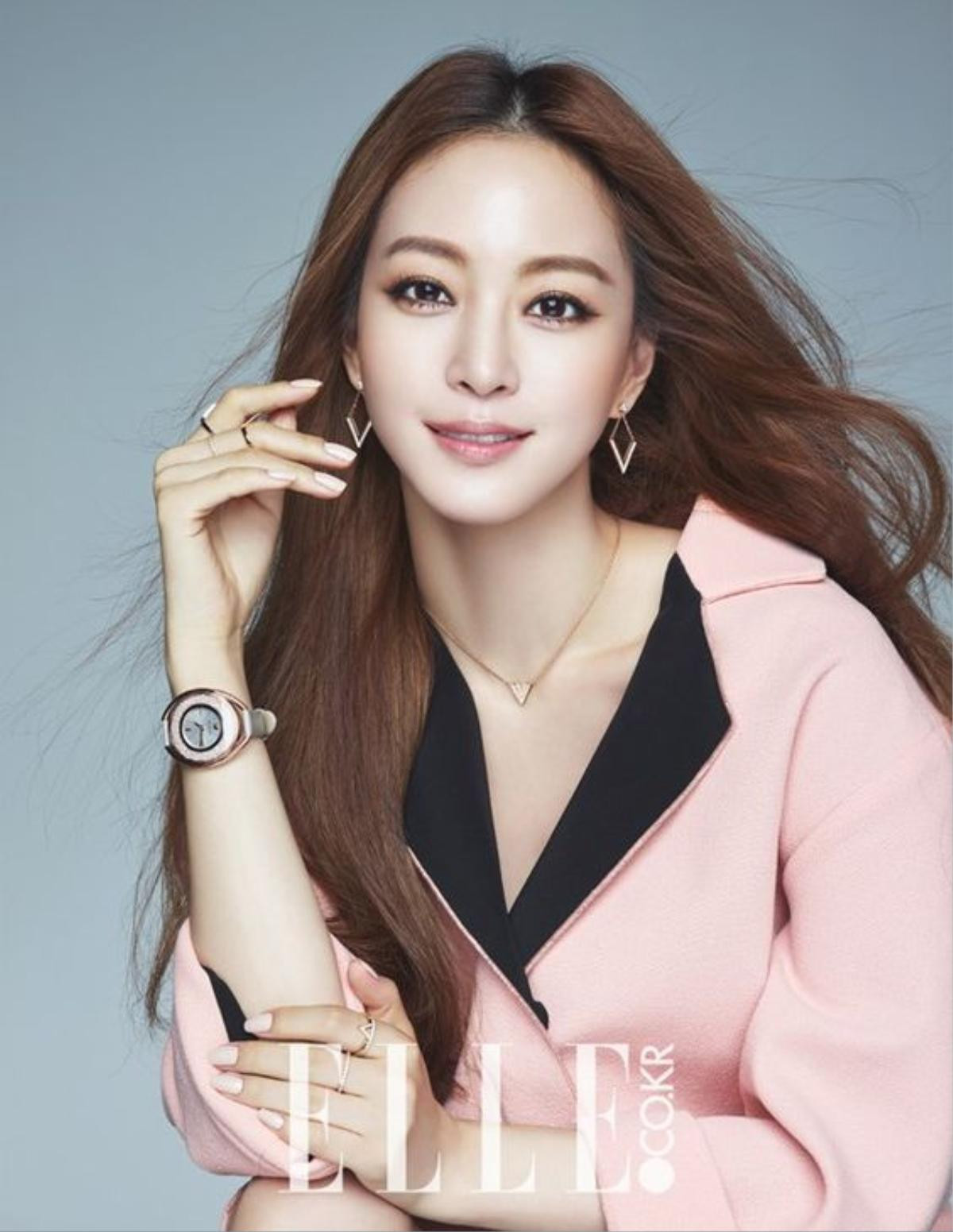 Kim Tae Hee khoe vẻ đẹp 'nữ thần' dù mang thai lần 2 - Han Ye Seul gây bất ngờ trên instagram ngay khi 'Big Issue' đang chiếu Ảnh 5