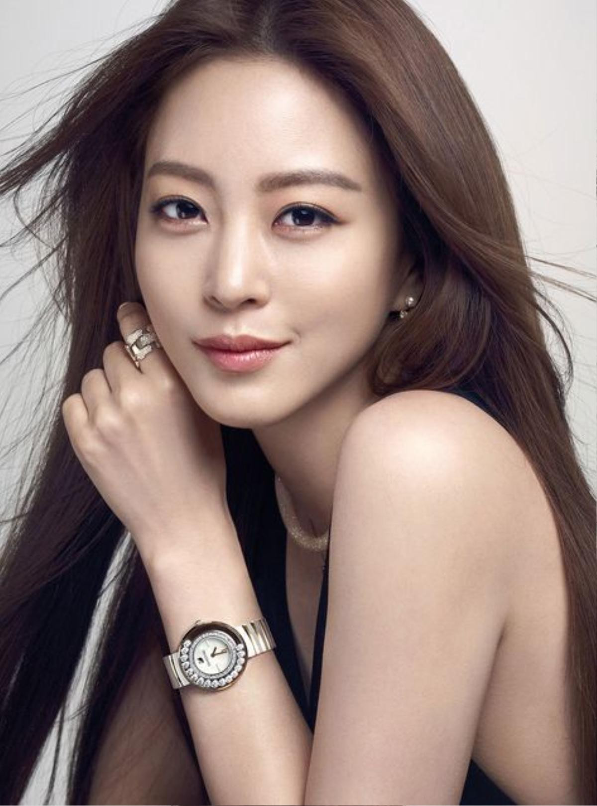 Kim Tae Hee khoe vẻ đẹp 'nữ thần' dù mang thai lần 2 - Han Ye Seul gây bất ngờ trên instagram ngay khi 'Big Issue' đang chiếu Ảnh 7