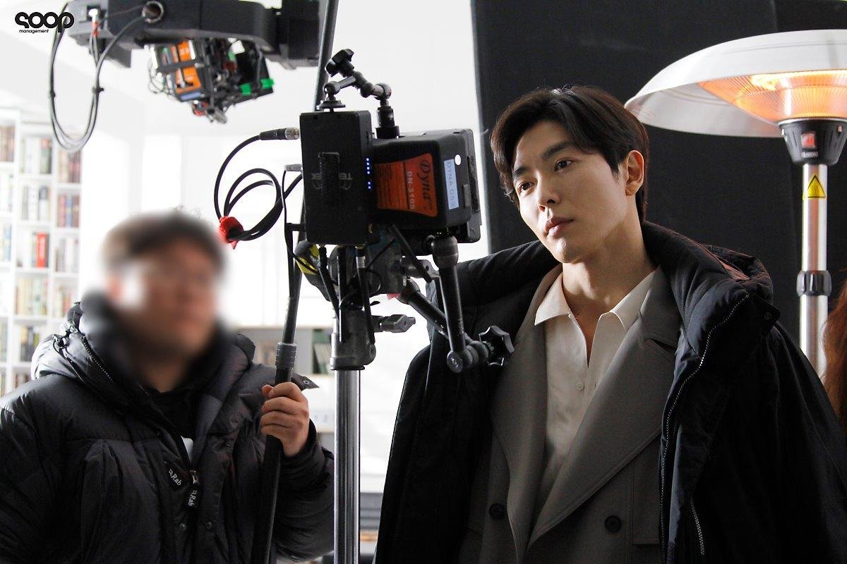 'Her Private Life': Bị hớp hồn trước vẻ ngoài soái ca của chàng giám đốc Kim Jae Wook Ảnh 31