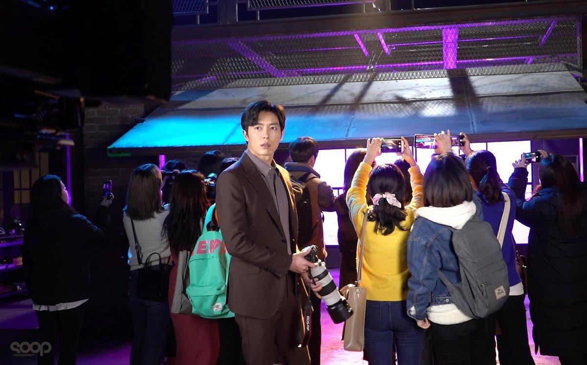 'Her Private Life': Bị hớp hồn trước vẻ ngoài soái ca của chàng giám đốc Kim Jae Wook Ảnh 27