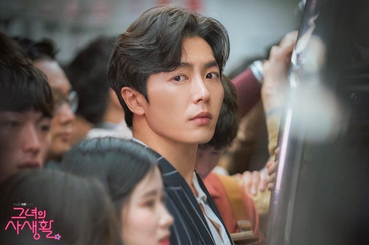 'Her Private Life': Bị hớp hồn trước vẻ ngoài soái ca của chàng giám đốc Kim Jae Wook Ảnh 3