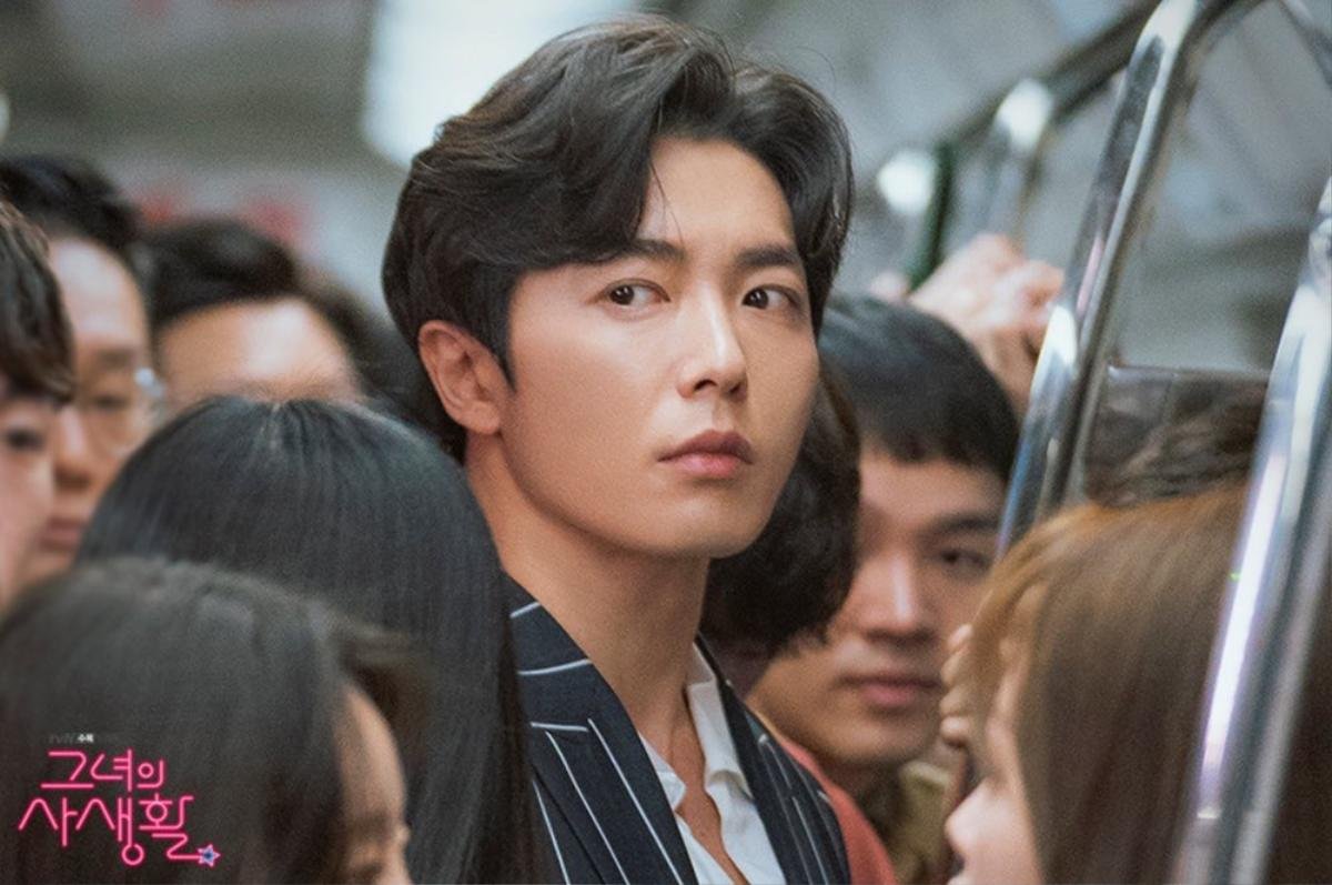 'Her Private Life': Bị hớp hồn trước vẻ ngoài soái ca của chàng giám đốc Kim Jae Wook Ảnh 2