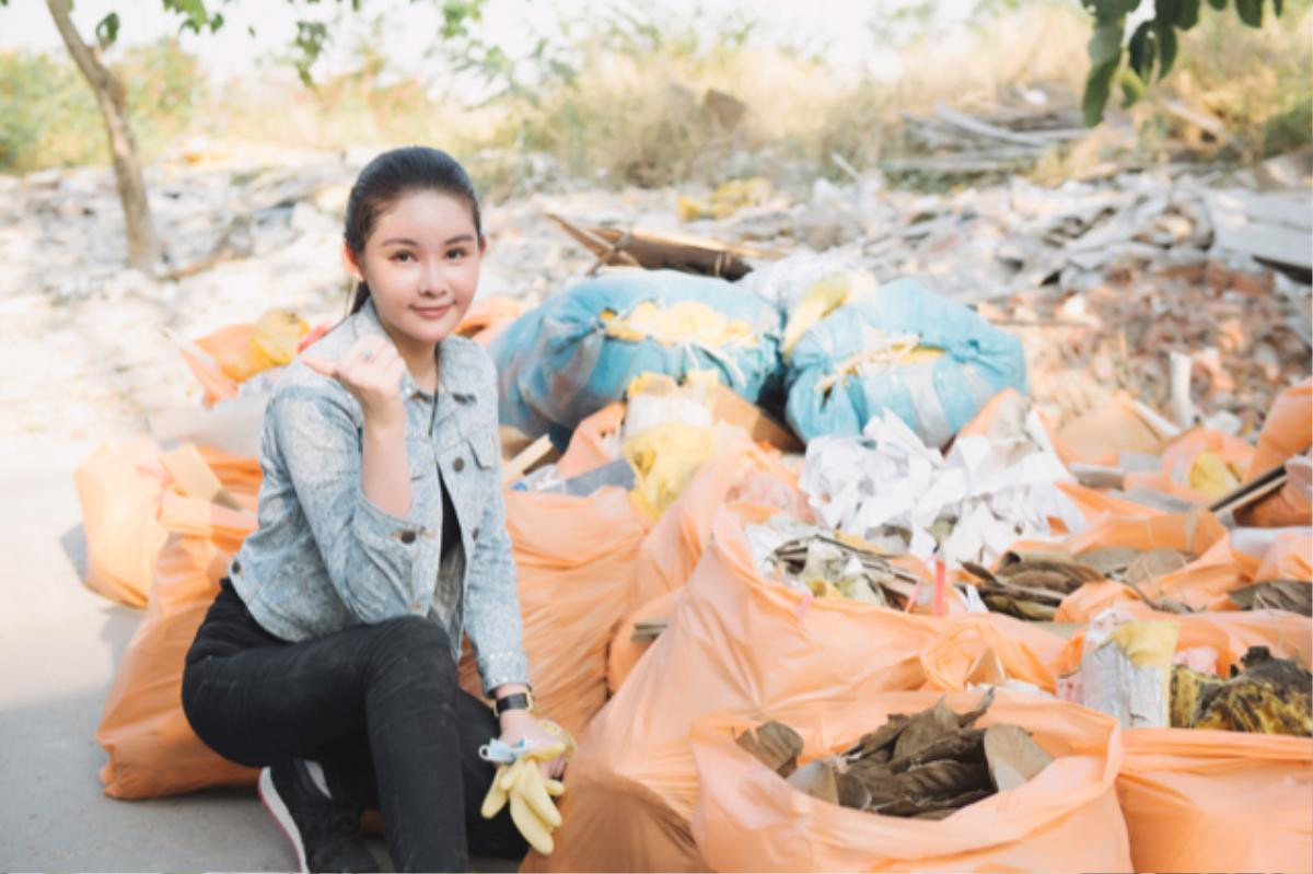 Mặc kệ tia UV vượt ngưỡng đe dọa làn da, Lê Âu Ngân Anh vẫn miệt mài dọn rác cùng hội chị em hoa hậu Ảnh 4