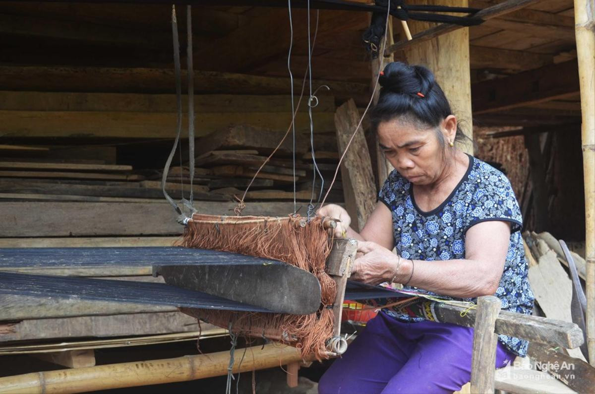 Cận cảnh cuộc sống của những 'Rô - bin - xơn' trên lòng hồ thủy điện Bản Vẽ Ảnh 8