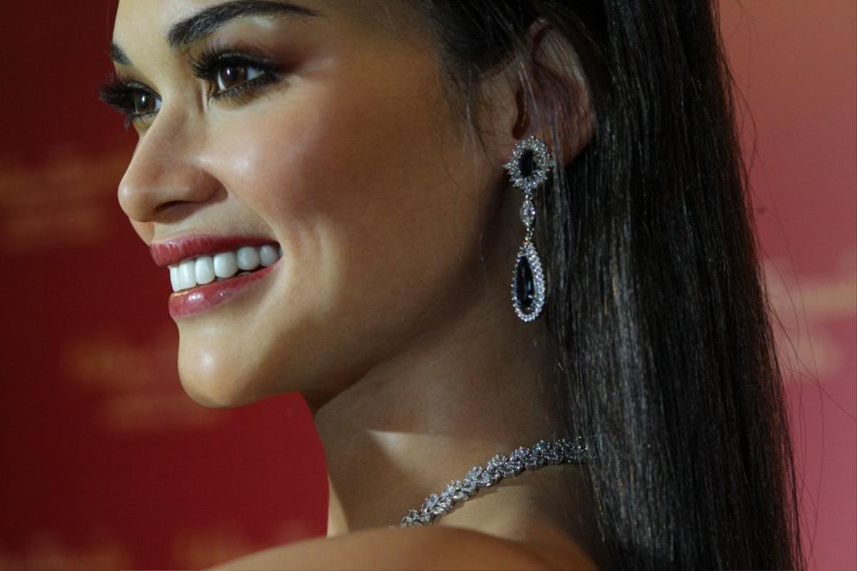 Bóc tách 'cận cảnh' từng chi tiết tượng sáp của Miss Universe 2015 Pia Wurtzbach giống đến đáng sợ! Ảnh 5