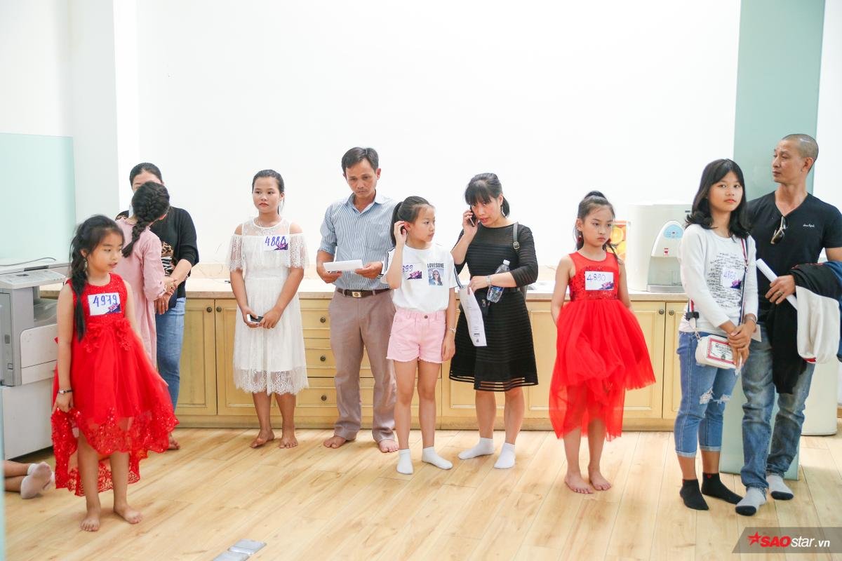 Casting trực tiếp Giọng hát Việt nhí 2019: Bạn đã sẵn sàng nhận 'vé vàng' bước lên sân khấu Giấu mặt? Ảnh 1