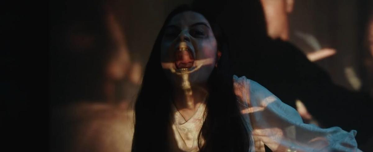 'Annabelle 3' tung trailer ma quái, xác nhận búp bê đã trở về nhà 'dọa chết' người xem Ảnh 16