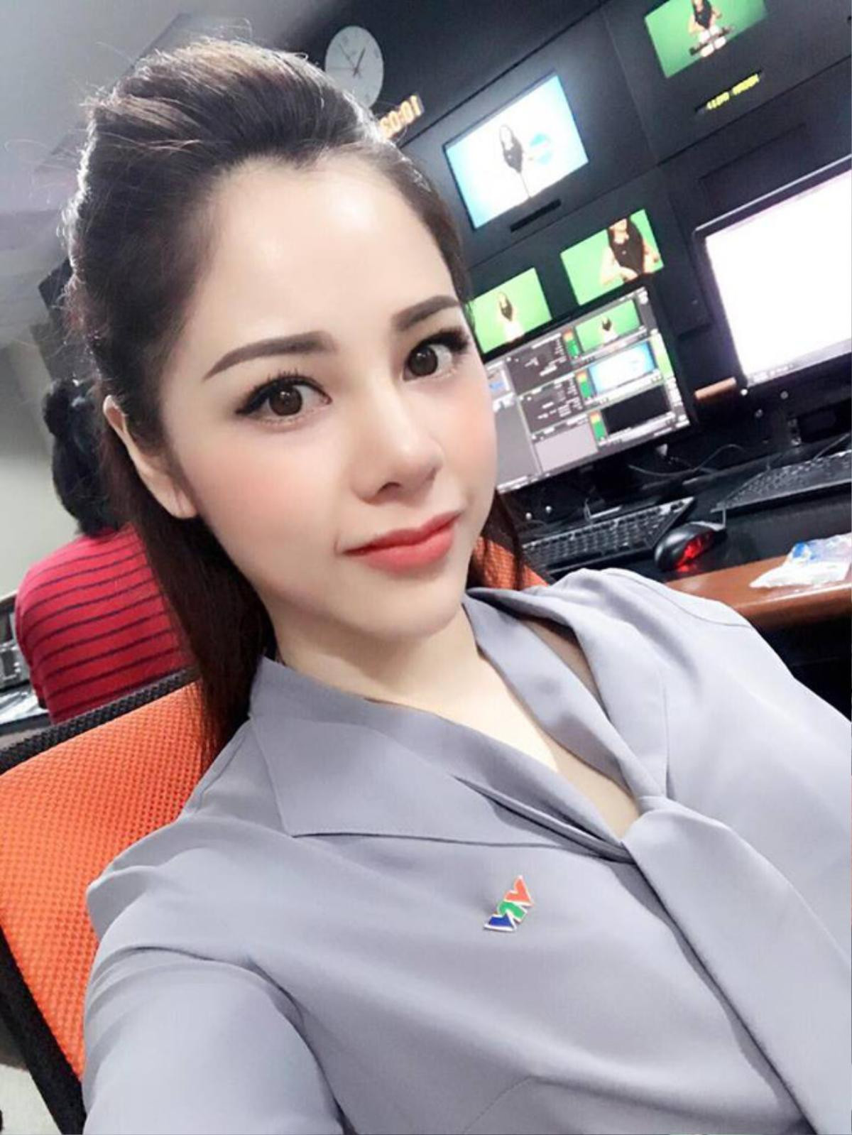 Nữ MC 'có nụ cười đẹp nhất VTV' tay đang bó bột vẫn xuất hiện xinh đẹp rạng rỡ Ảnh 5