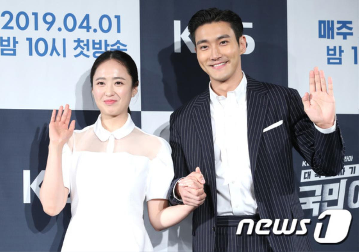 Họp báo 'My Fellow Citizens': Choi Siwon nắm chặt tay Kim Min Jung, ngọt ngào bên Lee Yoo Young Ảnh 12