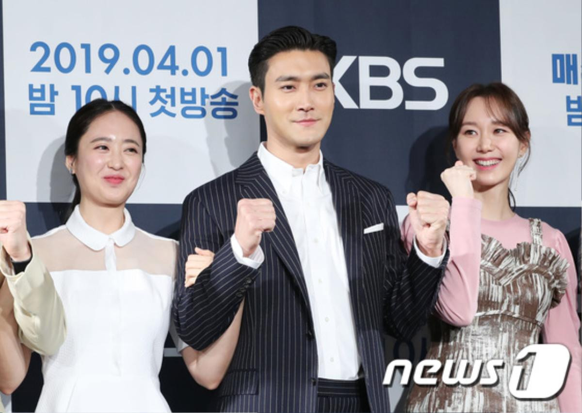 Choi Siwon cúi đầu xin lỗi vì scandal chó cắn chết người tại họp báo phim, K-net nói gì? Ảnh 7