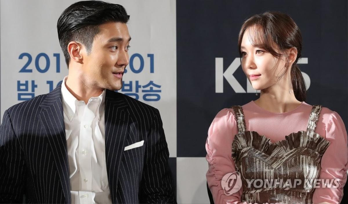 Họp báo 'My Fellow Citizens': Choi Siwon nắm chặt tay Kim Min Jung, ngọt ngào bên Lee Yoo Young Ảnh 11