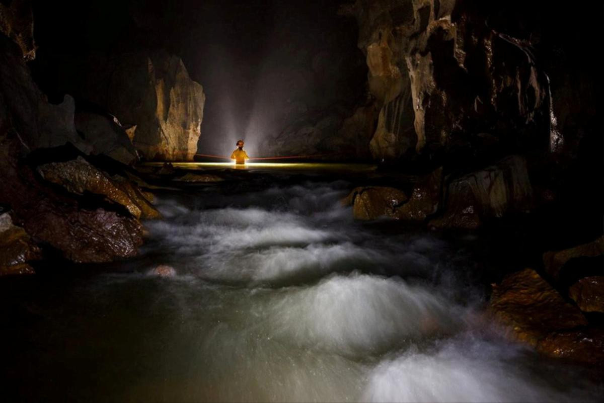 Lặn tìm con sông 'bỗng nhiên biến mất' trong hang Sơn Đoòng Ảnh 2