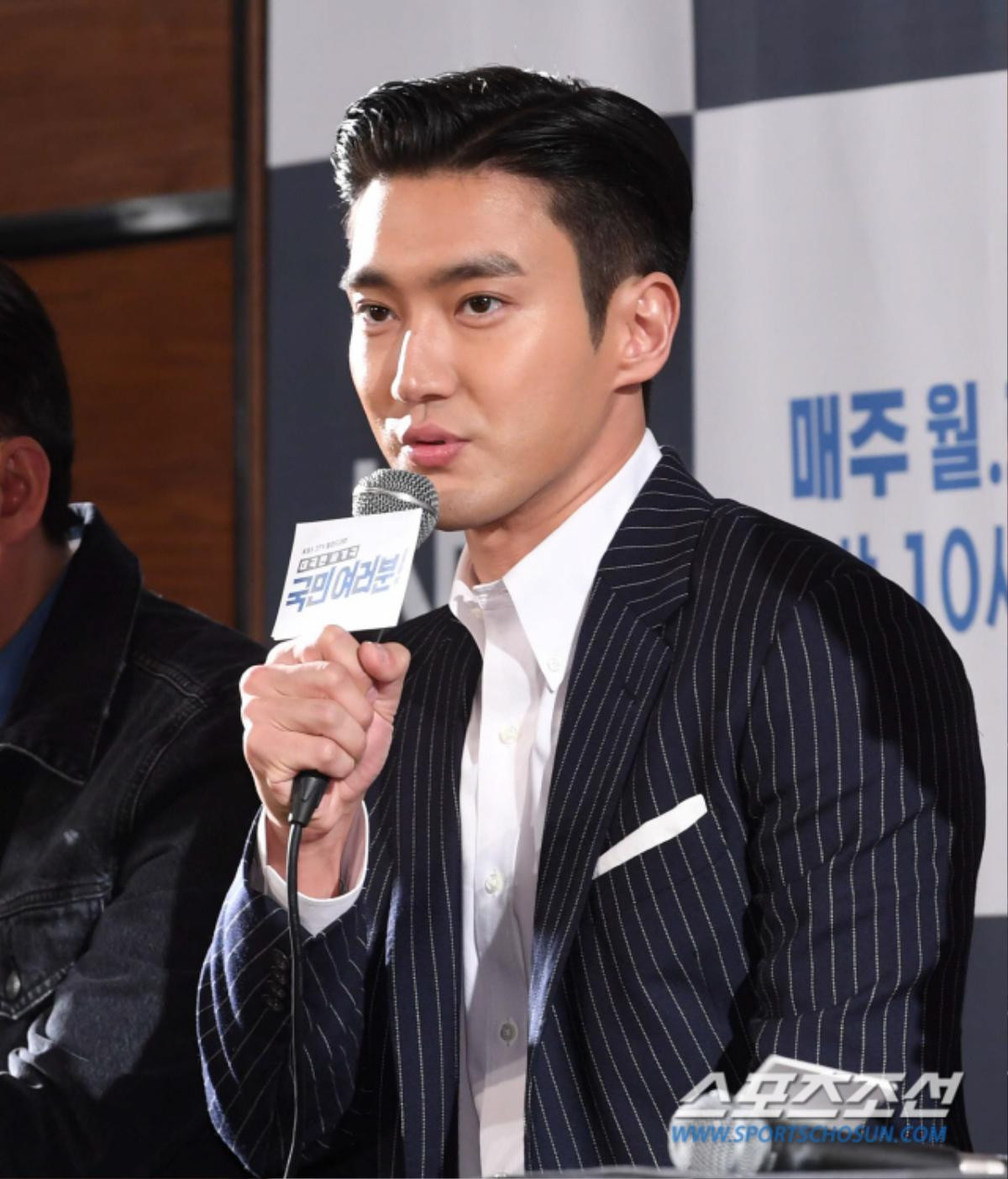 Choi Siwon cúi đầu xin lỗi vì scandal chó cắn chết người tại họp báo phim, K-net nói gì? Ảnh 2