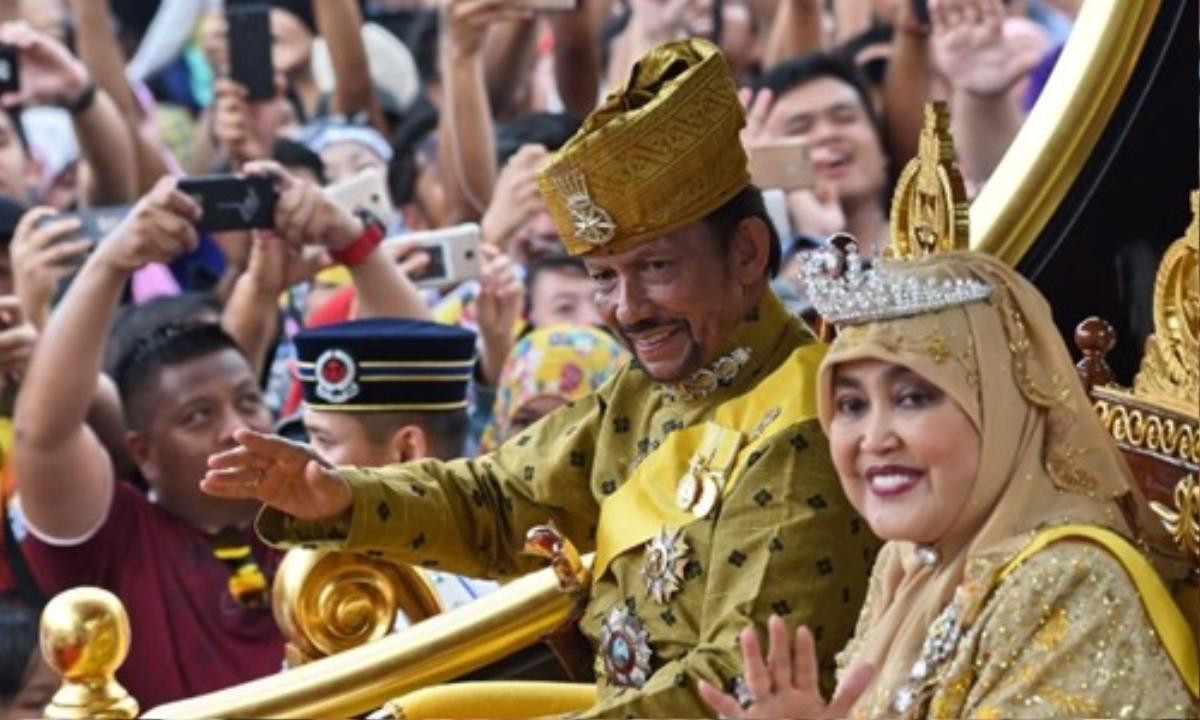 Nỗi sợ hãi và cuộc chạy trốn khỏi đất nước của những người đồng tính Brunei trước bộ luật cho ném đá đến chết Ảnh 6