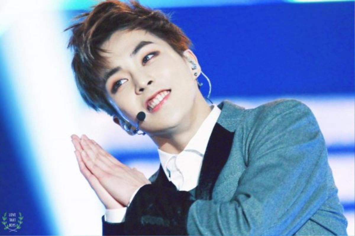 Thách fan 'chịu đựng' được độ 'nũng nịu' hết cỡ của Xiumin khi được Sehun tặng chai rượu đắt tiền! Ảnh 1