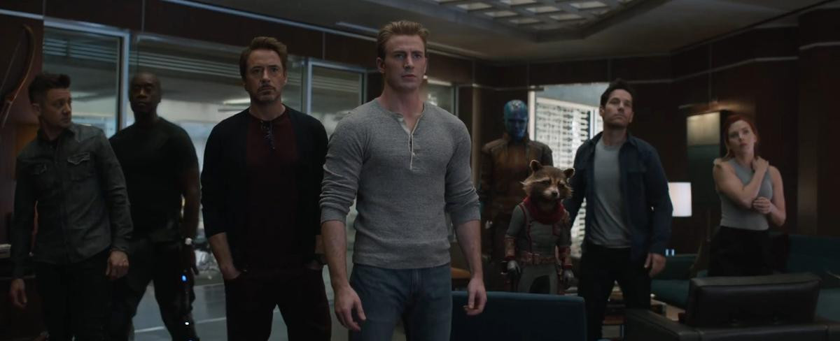 'Avengers: Endgame' tung trailer mới: Cái bắt tay lịch sử của Iron Man và Captain America, lộ diện Spider-man và Thanos Ảnh 13