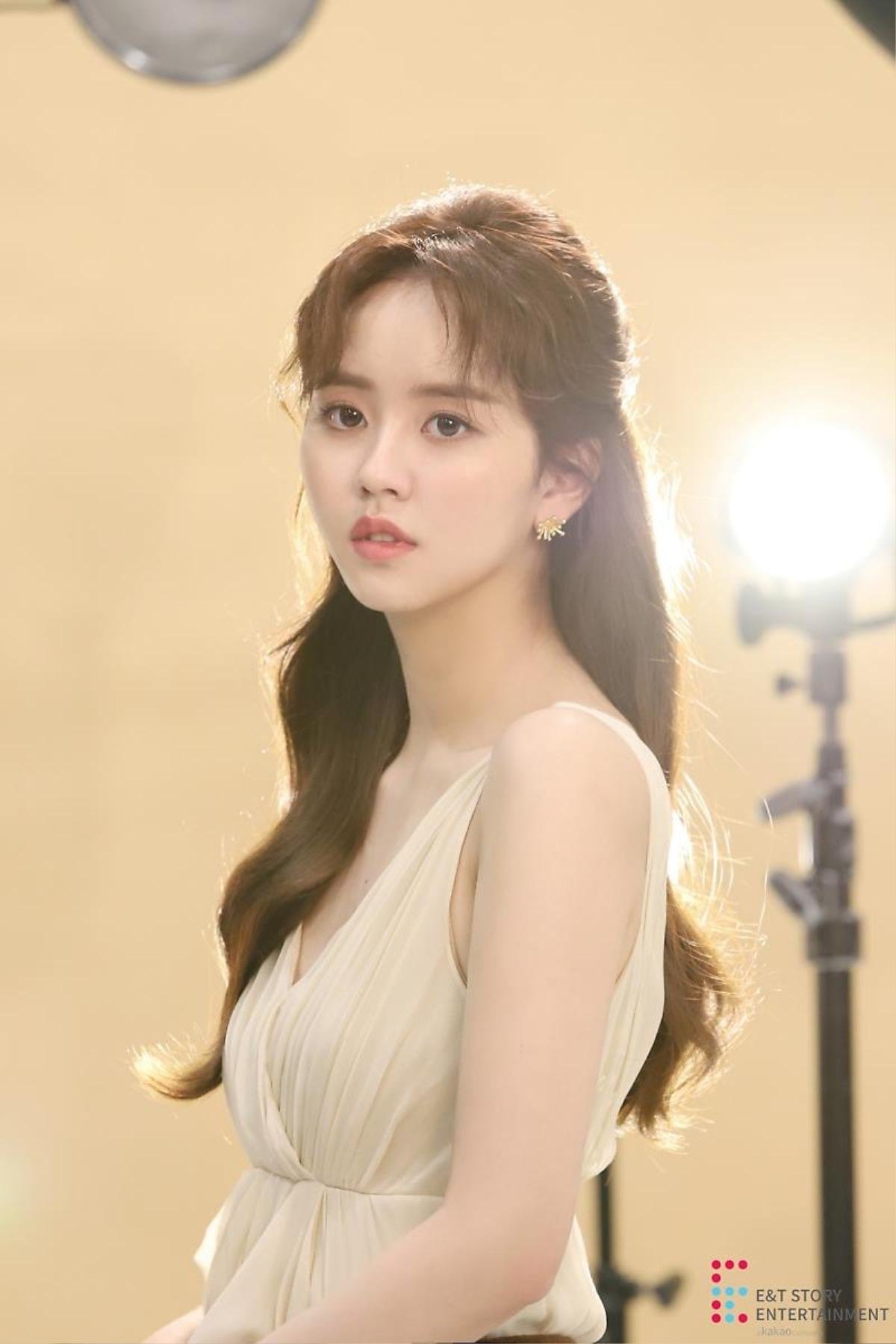 Kim So Hyun đóng vai kỹ nữ trong phim của đạo diễn 'Mây họa ánh trăng' Ảnh 2