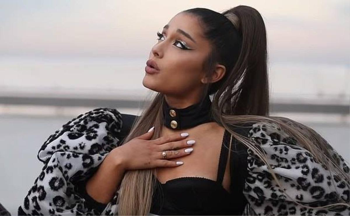 Quay MV 'xả stress' là chính vẫn 'tằng tằng' lên hẳn #1: Chỉ có thể là Ariana Grande! Ảnh 1