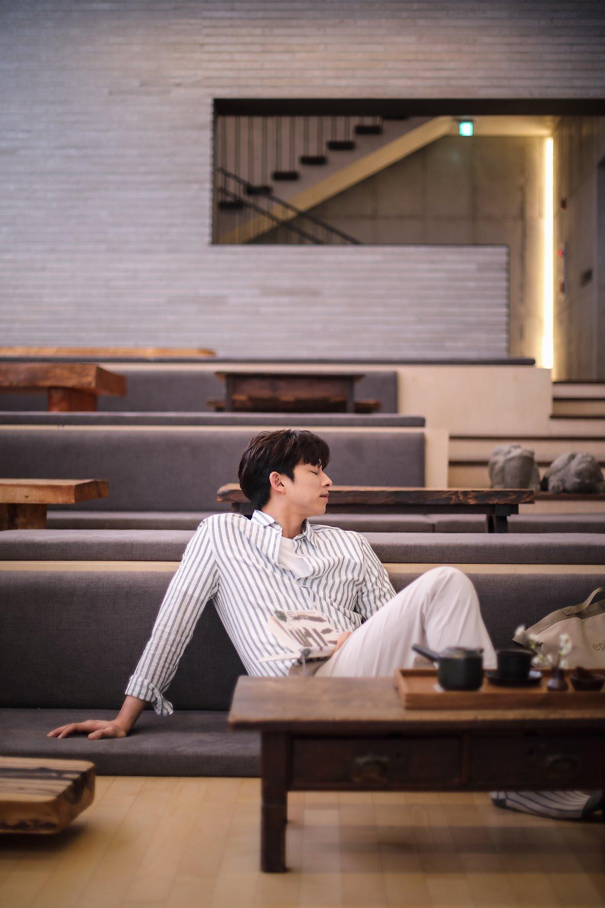 Bộ hình nền tuyệt đẹp của chú 'yêu tinh' Gong Yoo: Rời phố xá ồn ào, an nhàn ở vùng quê thanh bình Ảnh 4