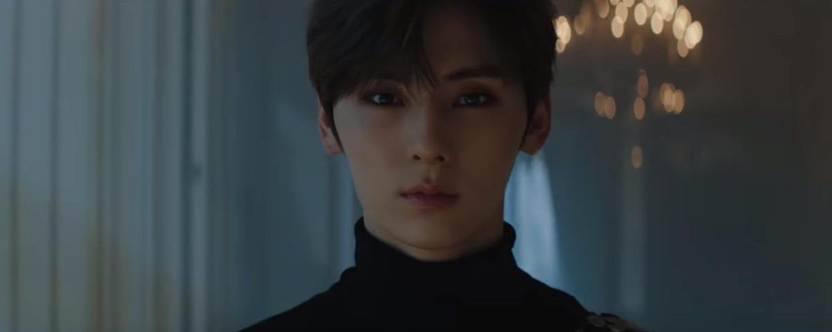 Minhyun (Nu'est) tái ngộ fan trong MV solo đậm chất ma mị giữa trời Tây Ảnh 7