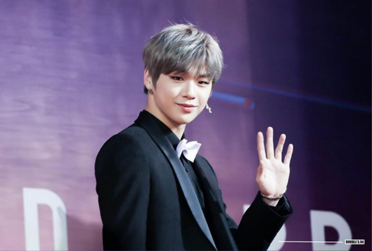 Cùng một công ty, Yoon Ji Sung hoạt động ngon nghẻ, center quốc dân Kang Daniel lại khốn đốn trăm bề! Ảnh 3