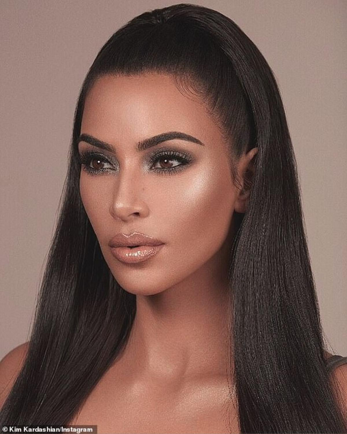 Nóng tột độ nhưng nhìn tới nhìn lui, Minh Tú lại như 'bản sao' Kim Kardashian Ảnh 4