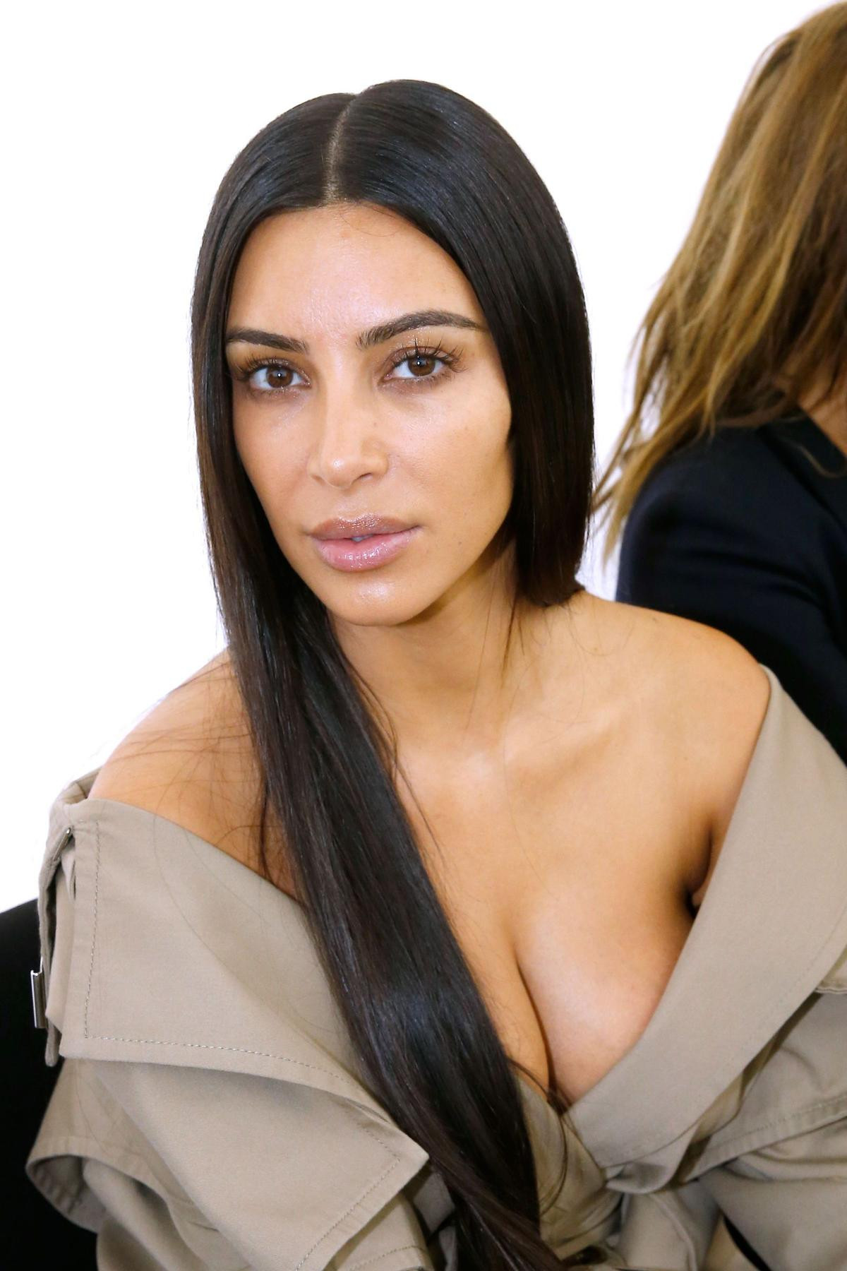 Nóng tột độ nhưng nhìn tới nhìn lui, Minh Tú lại như 'bản sao' Kim Kardashian Ảnh 5