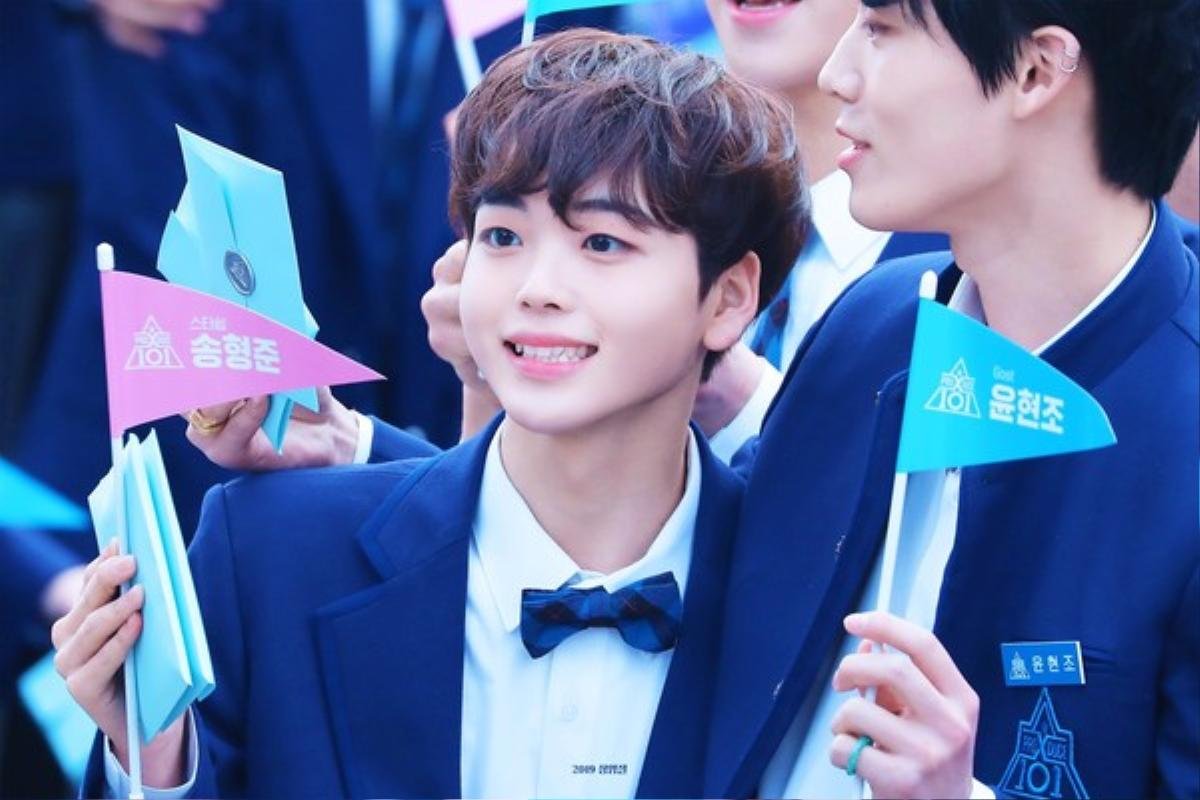 Phẫn nộ trước hình ảnh banner cổ vũ của dàn thực tập sinh PRODUCE X 101 bị xé nát trong vòng ghi hình đầu tiên Ảnh 3